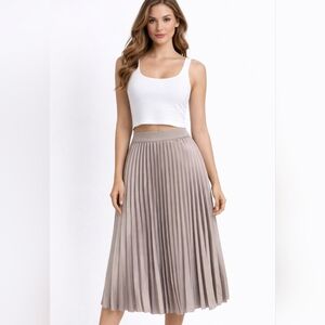 H&M Elegant Tan Pleated Skirt
